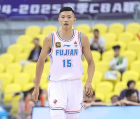 陈林坚：在场上打得很放松，现在慢慢学会主动交流了